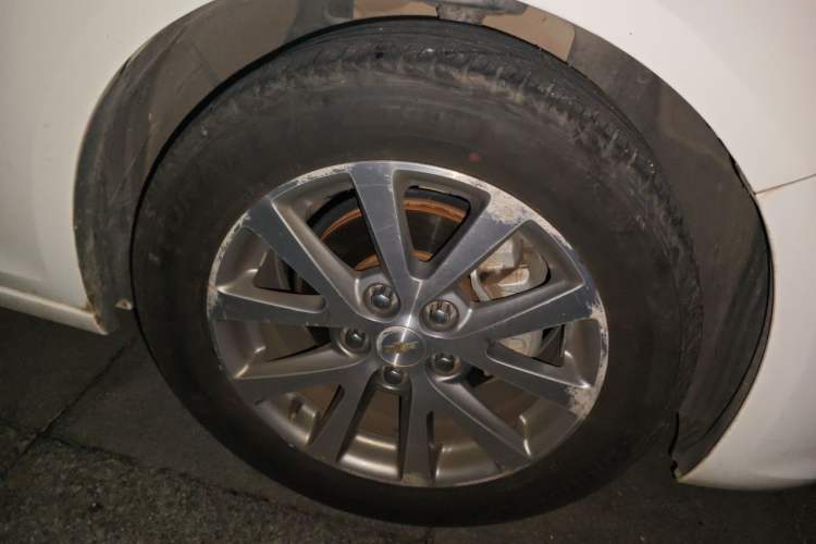 Used Chevrolet Malibu 2017 1.5T Automatic Luxury Edition Right Front Wheel Hub
