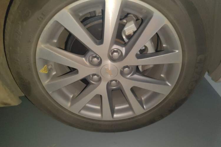 Used Chevrolet Malibu 2017 1.5T Automatic Luxury Edition Right Front Wheel Hub