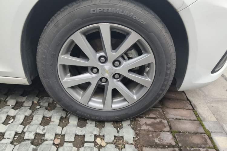 Used Chevrolet Malibu 2017 1.5T Automatic Luxury Edition Right Front Wheel Hub