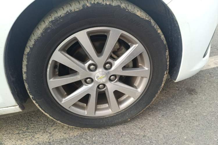 Used Chevrolet Malibu 2017 1.5T Automatic Luxury Edition Right Front Wheel Hub