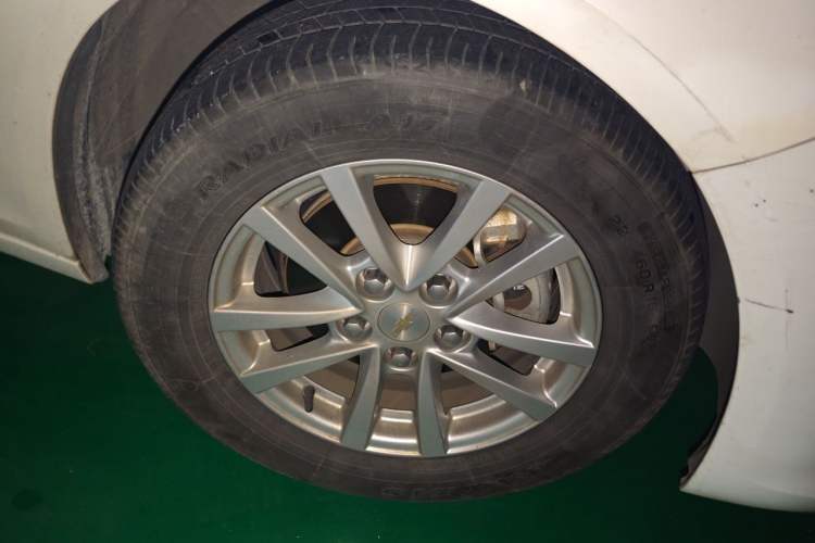 Used Chevrolet Malibu 2017 1.5T Automatic Comfort Edition Right Front Wheel Hub