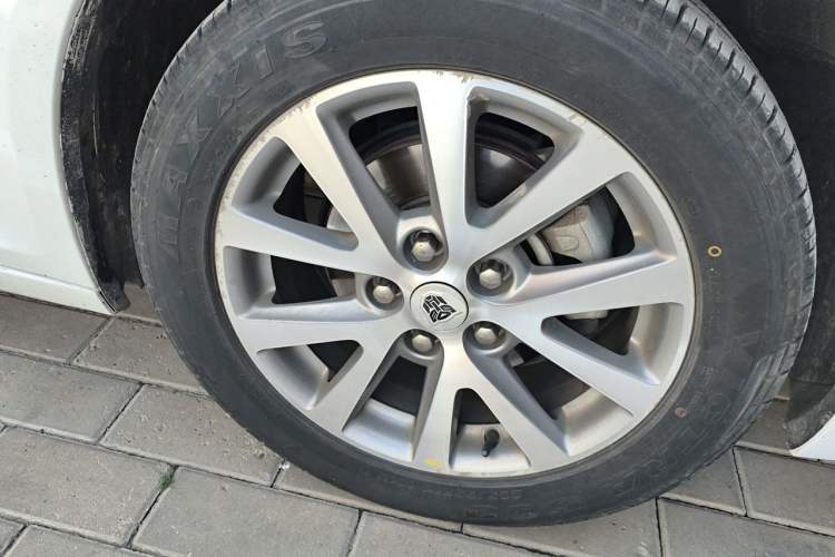 Used Chevrolet Malibu 2017 1.5T Automatic Luxury Edition Right Front Wheel Hub