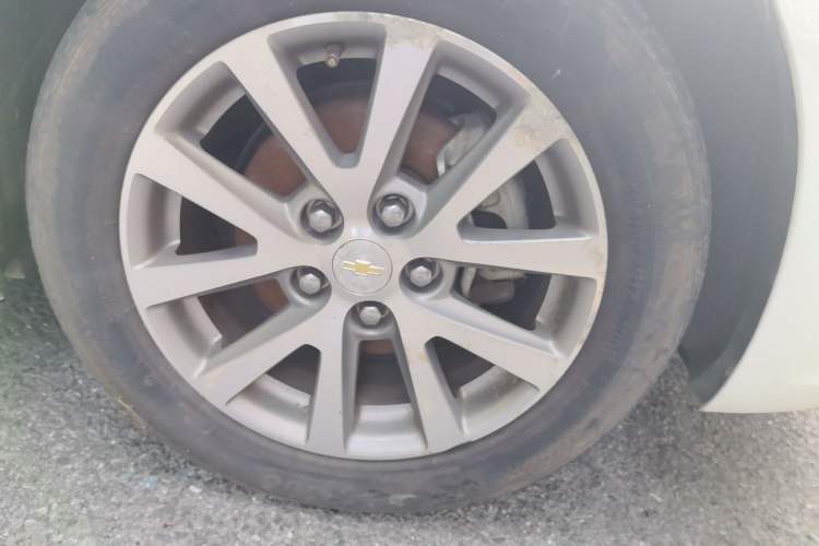 Used Chevrolet Malibu 2017 1.5T Automatic Luxury Edition Right Front Wheel Hub