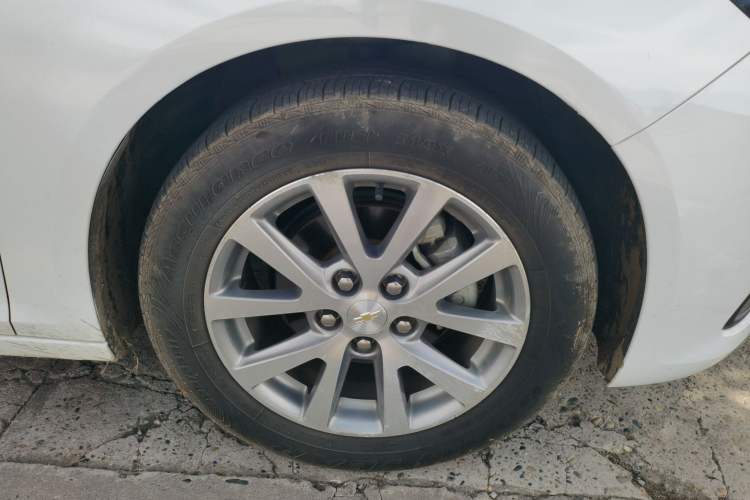 Used Chevrolet Malibu 2017 1.5T Automatic Luxury Edition Right Front Wheel Hub