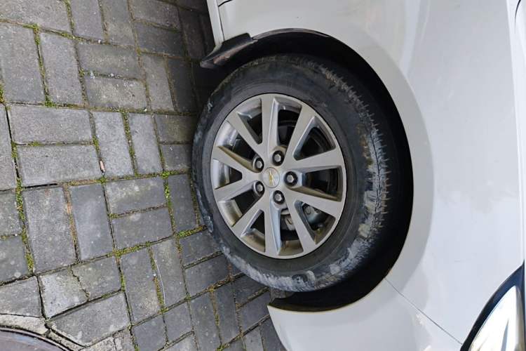 Used Chevrolet Malibu 2017 1.5T Automatic Luxury Edition Right Front Wheel Hub