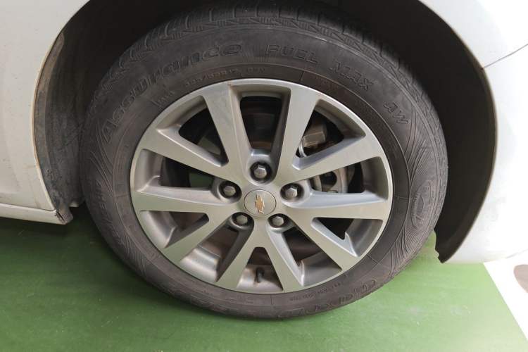 Used Chevrolet Malibu 2017 1.5T Automatic Luxury Edition Right Front Wheel Hub