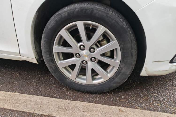 Used Chevrolet Malibu 2017 1.5T Automatic Luxury Edition Right Front Wheel Hub