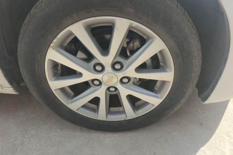 Used Chevrolet Malibu 2017 1.5T Automatic Luxury Edition Right Front Wheel Hub