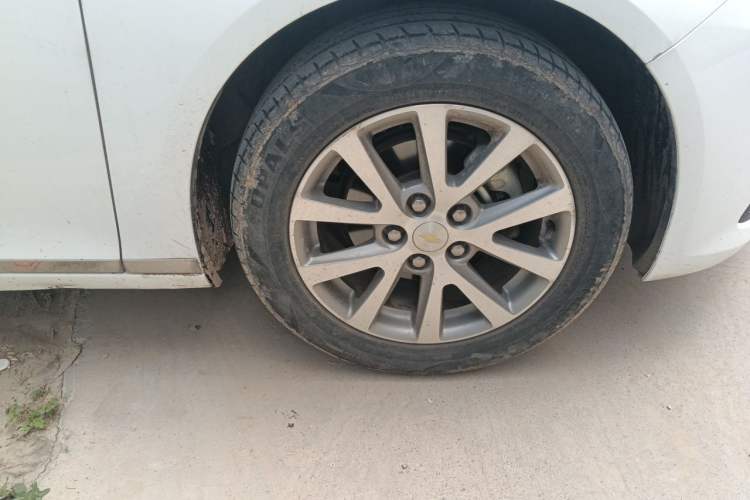Used Chevrolet Malibu 2017 1.5T Automatic Luxury Edition Right Front Wheel Hub