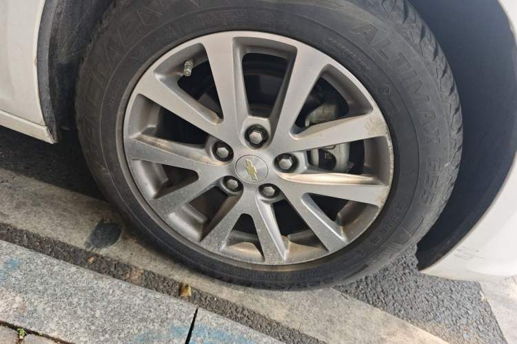 Used Chevrolet Malibu 2017 1.5T Automatic Luxury Edition Right Front Wheel Hub