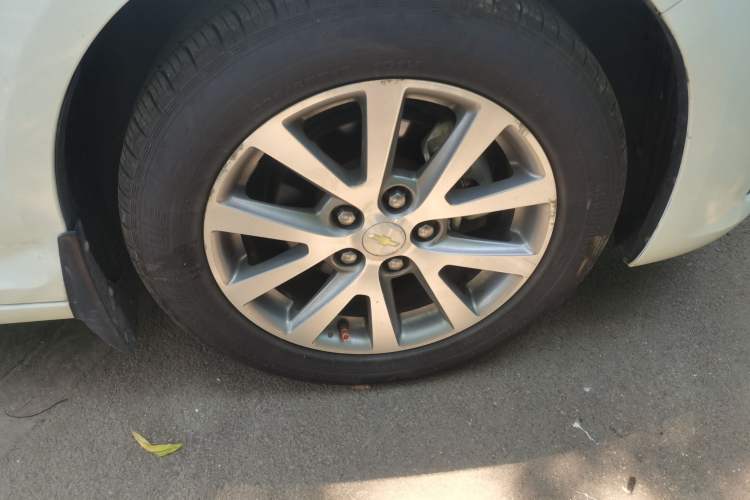 Used Chevrolet Malibu 2017 1.5T Automatic Luxury Edition Right Front Wheel Hub