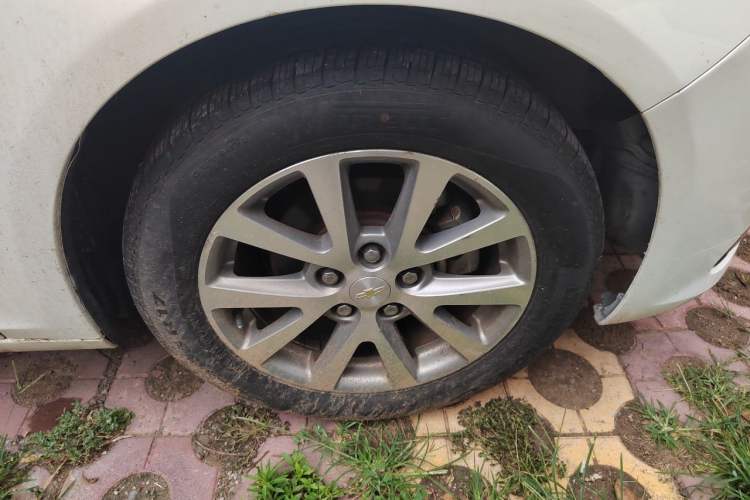 Used Chevrolet Malibu 2017 1.5T Automatic Luxury Edition Right Front Wheel Hub