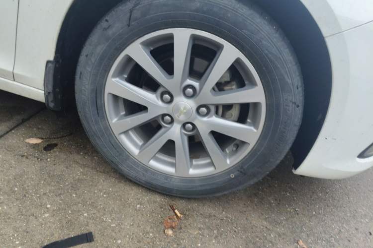 Used Chevrolet Malibu 2017 1.5T Automatic Luxury Edition Right Front Wheel Hub