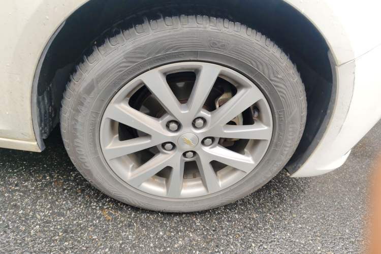 Used Chevrolet Malibu 2017 1.5T Automatic Luxury Edition Right Front Wheel Hub