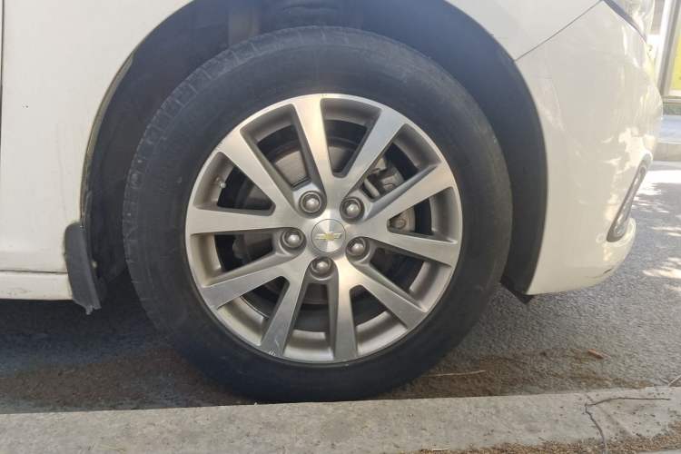 Used Chevrolet Malibu 2017 1.5T Automatic Luxury Edition Right Front Wheel Hub