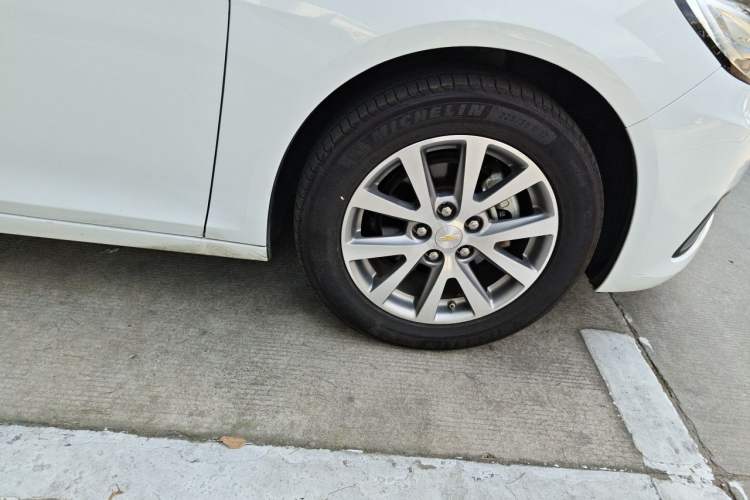 Used Chevrolet Malibu 2017 1.5T Automatic Luxury Edition Right Front Wheel Hub