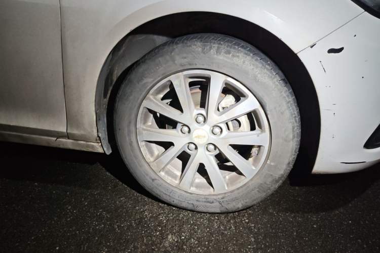 Used Chevrolet Malibu 2017 1.5T Automatic Luxury Edition Right Front Wheel Hub