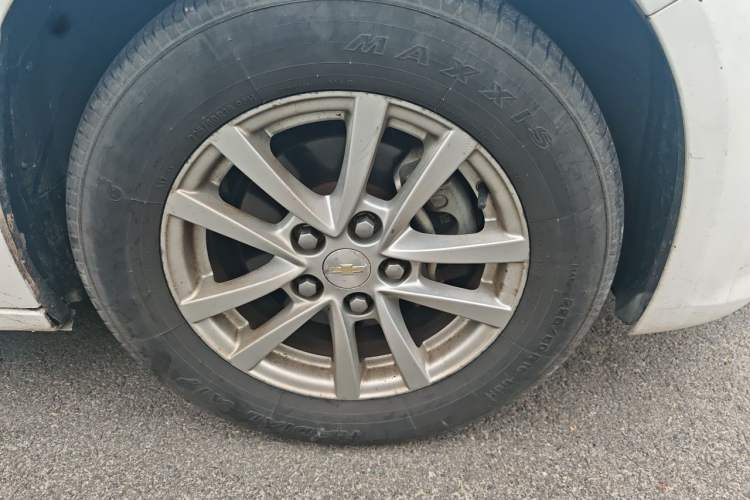 Used Chevrolet Malibu 2017 1.5T Automatic Comfort Edition Right Front Wheel Hub