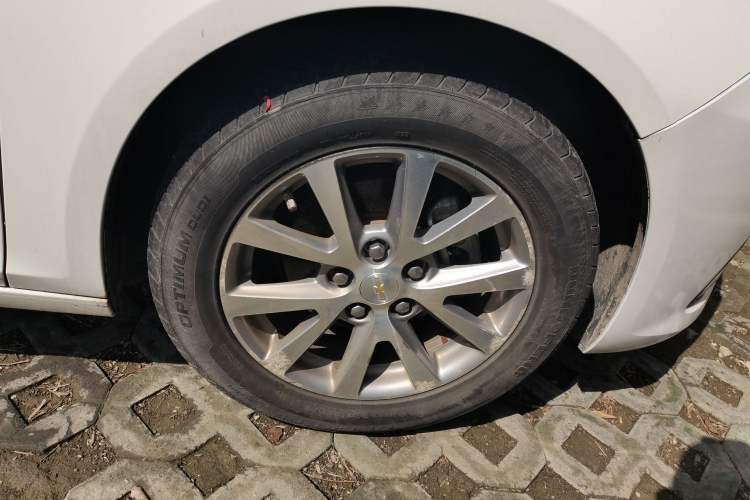 Used Chevrolet Malibu 2017 1.5T Automatic Luxury Edition Right Front Wheel Hub
