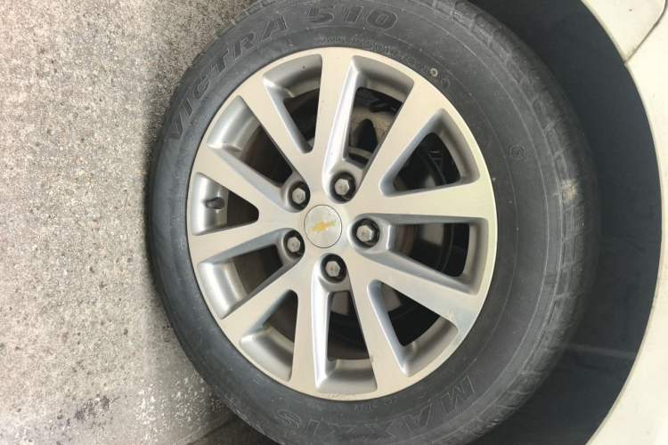 Used Chevrolet Malibu 2017 1.5T Automatic Luxury Edition Right Front Wheel Hub
