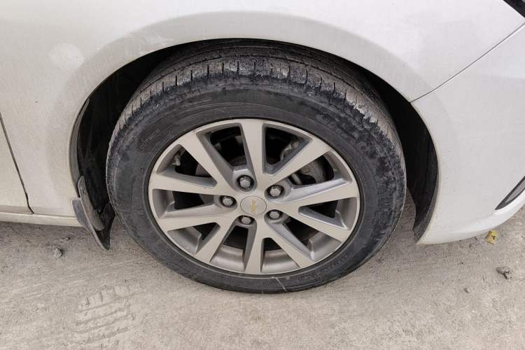 Used Chevrolet Malibu 2017 1.5T Automatic Luxury Edition Right Front Wheel Hub