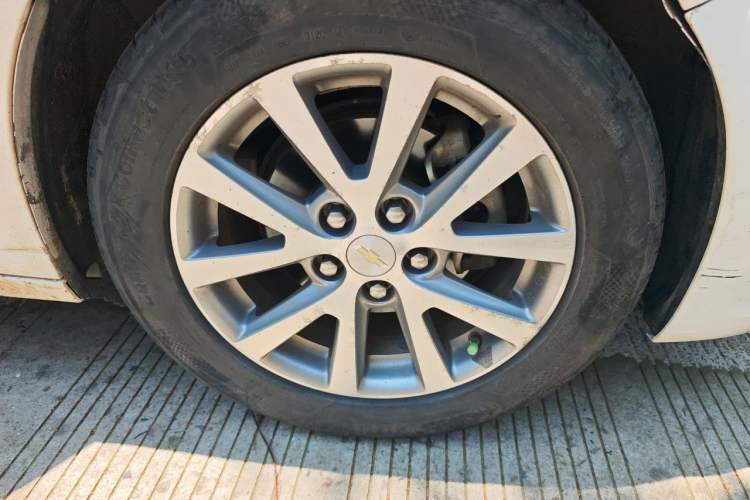 Used Chevrolet Malibu 2017 1.5T Automatic Luxury Edition Right Front Wheel Hub