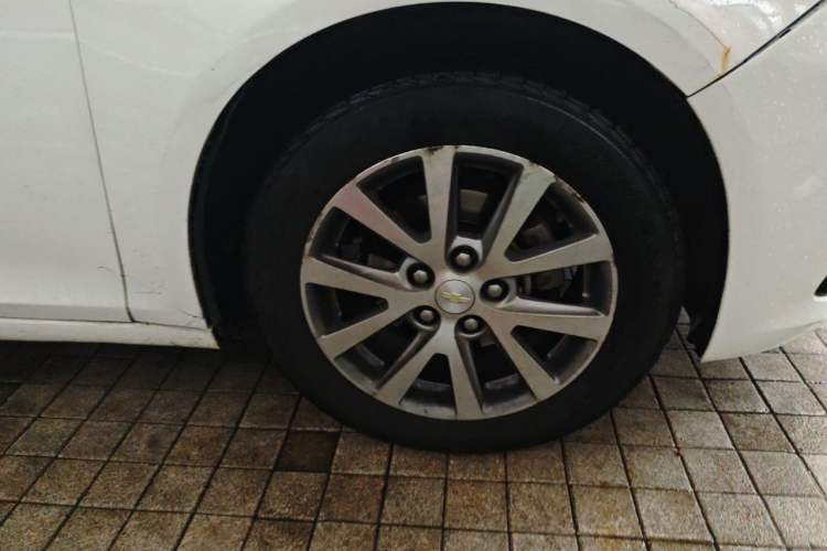 Used Chevrolet Malibu 2017 1.5T Automatic Luxury Edition Right Front Wheel Hub