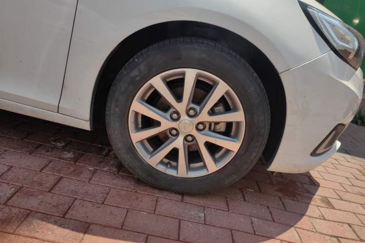 Used Chevrolet Malibu 2017 1.5T Automatic Luxury Edition Right Front Wheel Hub