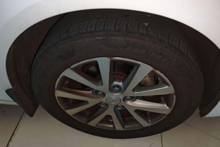 Used Chevrolet Malibu 2017 1.5T Automatic Luxury Edition Right Front Wheel Hub