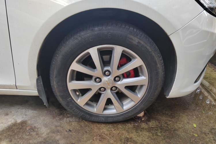 Used Chevrolet Malibu 2017 1.5T Automatic Flagship Edition Right Front Wheel Hub