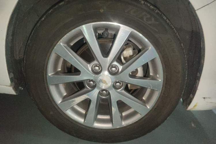Used Chevrolet Malibu 2017 1.5T Automatic Luxury Edition Right Front Wheel Hub