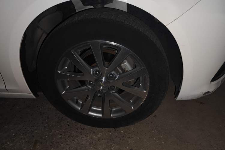 Used Chevrolet Malibu 2017 1.5T Automatic Luxury Edition Right Front Wheel Hub