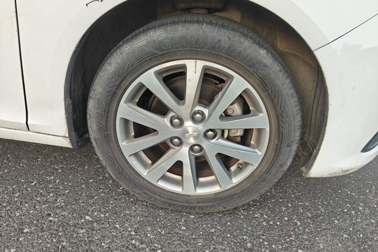 Used Chevrolet Malibu 2017 1.5T Automatic Luxury Edition Right Front Wheel Hub