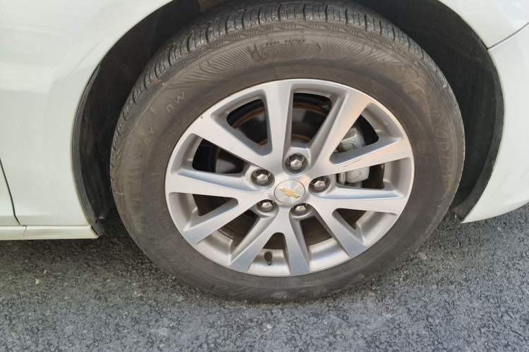 Used Chevrolet Malibu 2017 1.5T Automatic Luxury Edition Right Front Wheel Hub