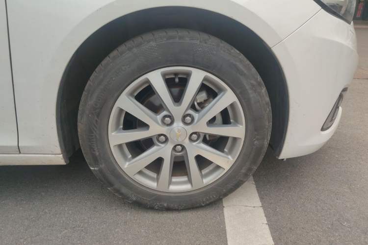 Used Chevrolet Malibu 2017 1.5T Automatic Luxury Edition Right Front Wheel Hub