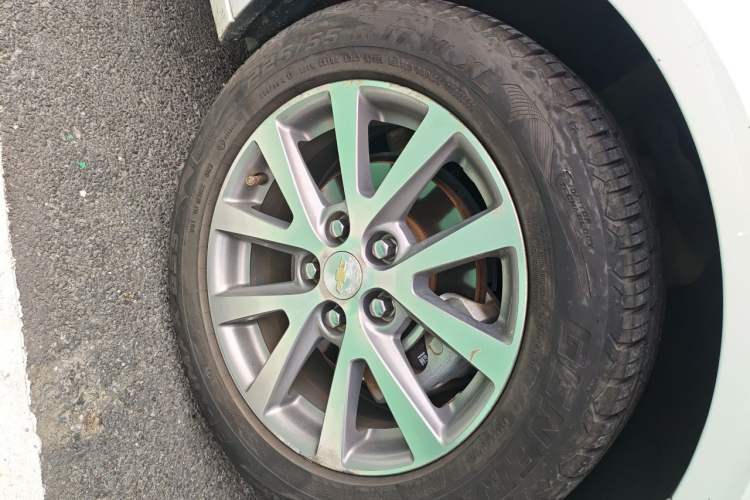 Used Chevrolet Malibu 2017 1.5T Automatic Luxury Edition Right Front Wheel Hub