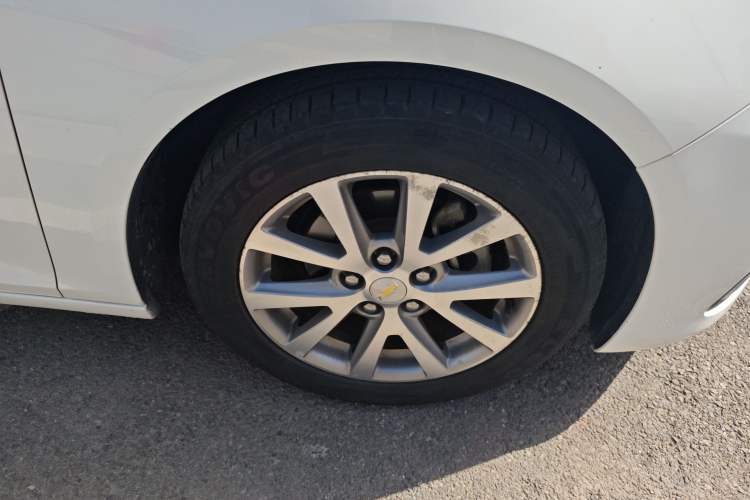 Used Chevrolet Malibu 2017 1.5T Automatic Luxury Edition Right Front Wheel Hub