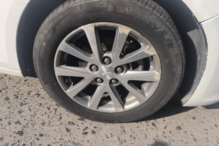 Used Chevrolet Malibu 2017 1.5T Automatic Luxury Edition Right Front Wheel Hub