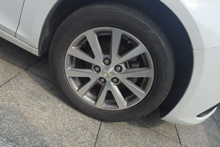 Used Chevrolet Malibu 2017 1.5T Automatic Luxury Edition Right Front Wheel Hub