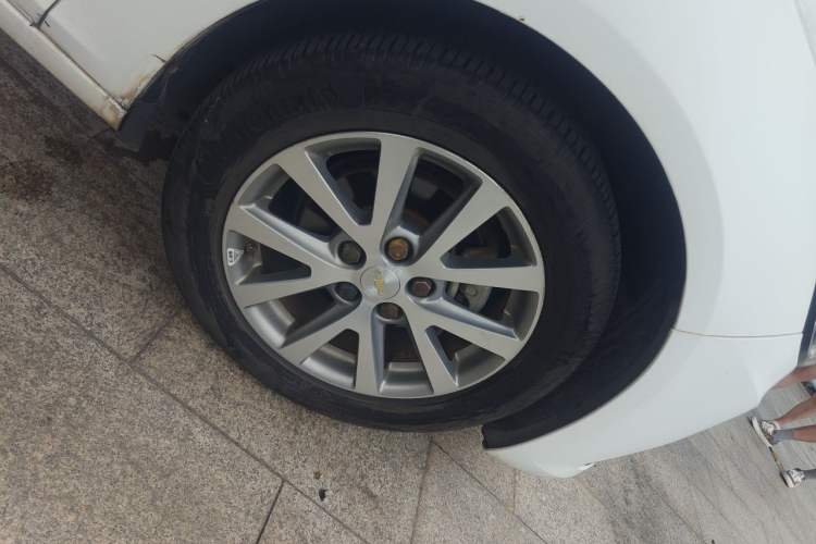 Used Chevrolet Malibu 2017 1.5T Automatic Luxury Edition Right Front Wheel Hub