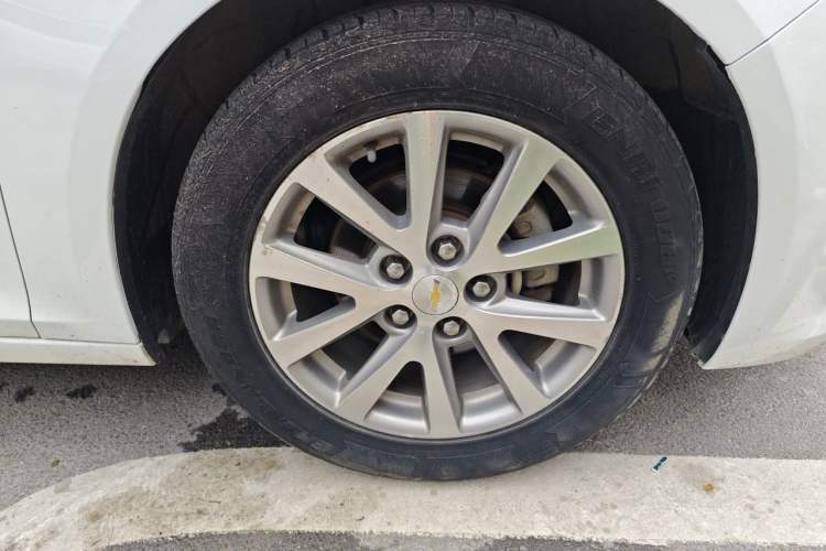 Used Chevrolet Malibu 2017 1.5T Automatic Luxury Edition Right Front Wheel Hub