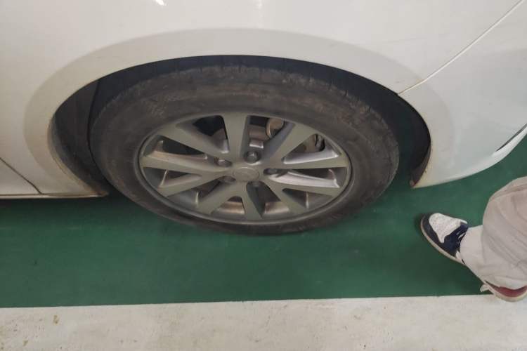 Used Chevrolet Malibu 2017 1.5T Automatic Luxury Edition Right Front Wheel Hub