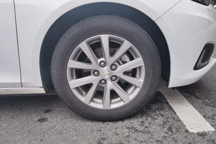 Used Chevrolet Malibu 2017 1.5T Automatic Luxury Edition Right Front Wheel Hub