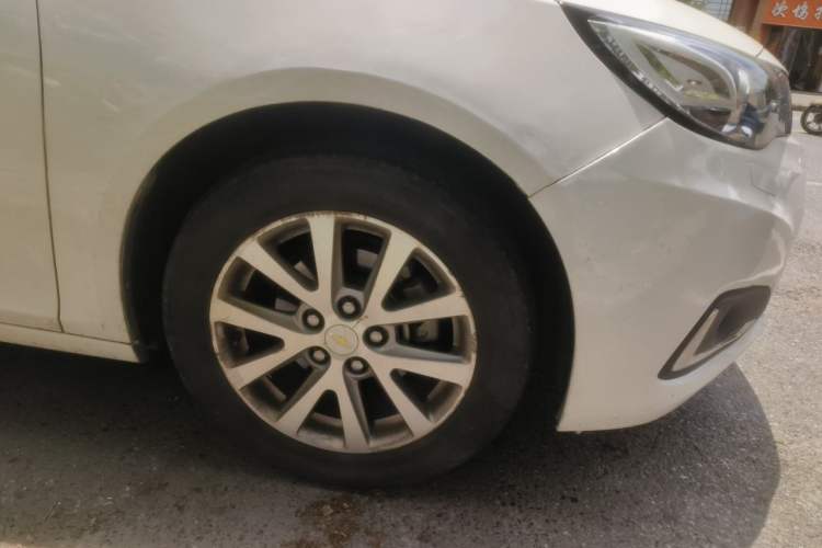 Used Chevrolet Malibu 2017 1.5T Automatic Luxury Edition Right Front Wheel Hub