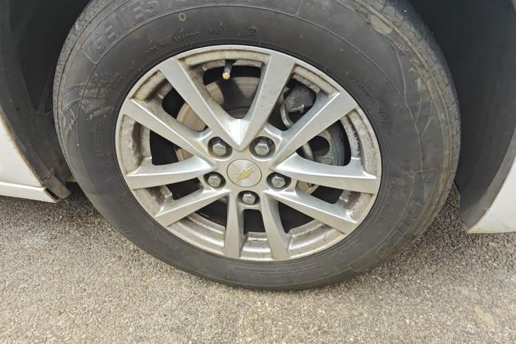 Used Chevrolet Malibu 2017 1.5T Automatic Comfort Edition Right Front Wheel Hub