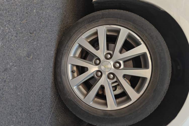Used Chevrolet Malibu 2017 1.5T Automatic Luxury Edition Right Front Wheel Hub