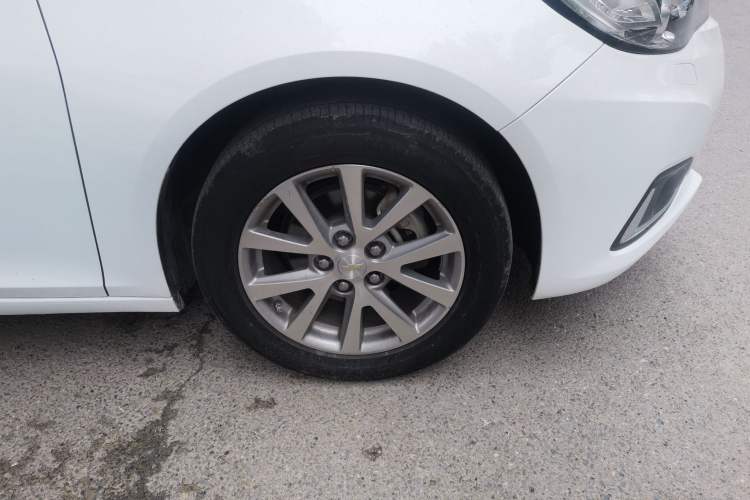 Used Chevrolet Malibu 2017 1.5T Automatic Luxury Edition Right Front Wheel Hub
