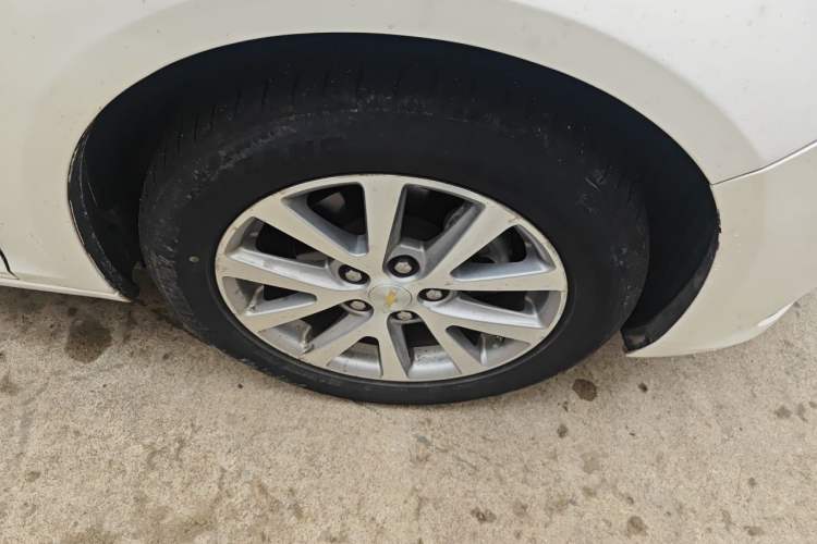 Used Chevrolet Malibu 2017 1.5T Automatic Luxury Edition Right Front Wheel Hub