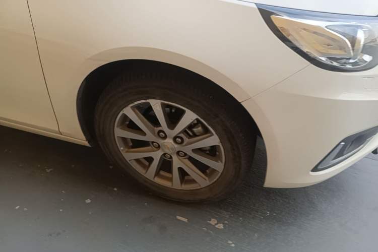 Used Chevrolet Malibu 2017 1.5T Automatic Luxury Edition Right Front Wheel Hub