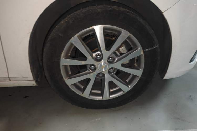 Used Chevrolet Malibu 2017 1.5T Automatic Luxury Edition Right Front Wheel Hub